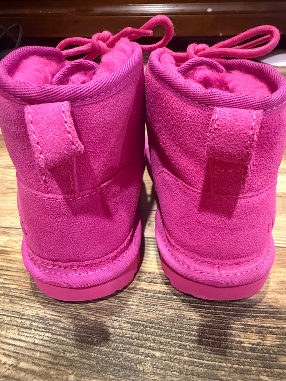 Pink UGG boots - Picture 3 of 4